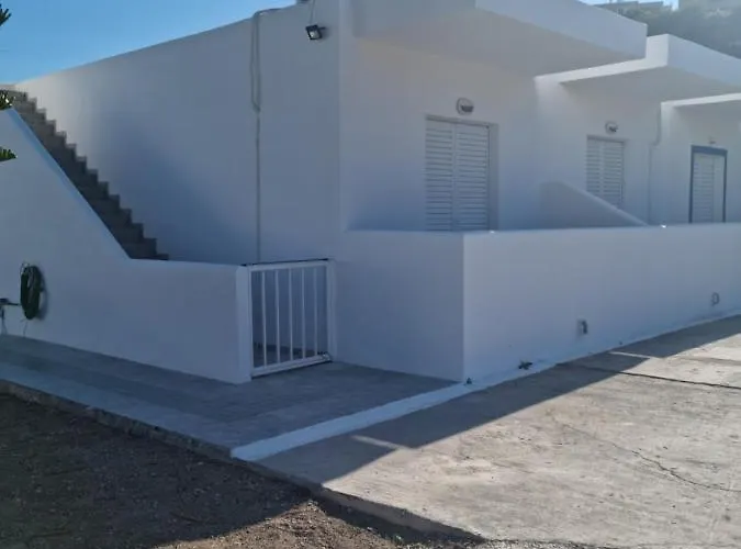 White Rose Apartment *